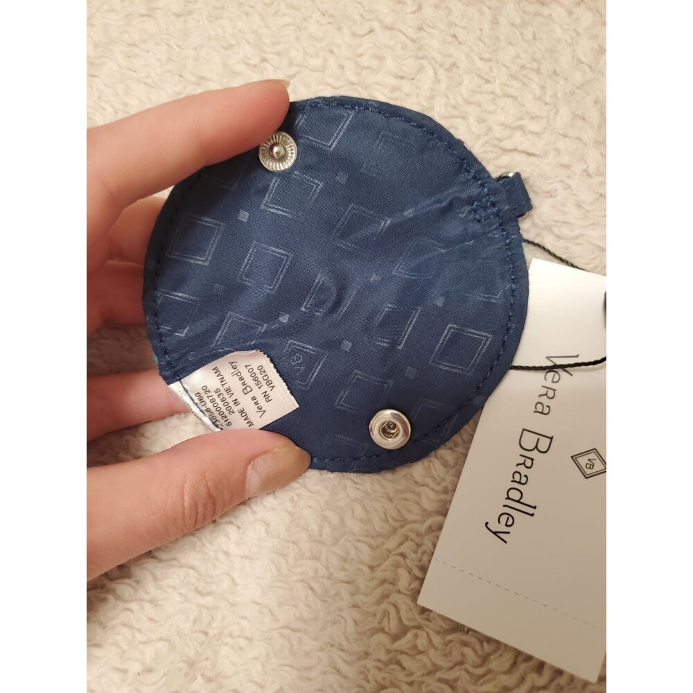 Vera Bradley Headphone Chapstick Holder Blue White NWT Blue Island Medallion - Picture 3 of 4